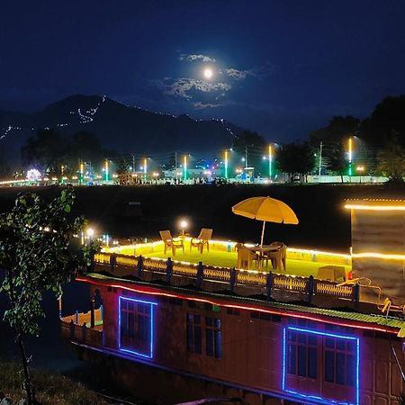 Houseboat Karima Palace Srinagar  Exterior photo