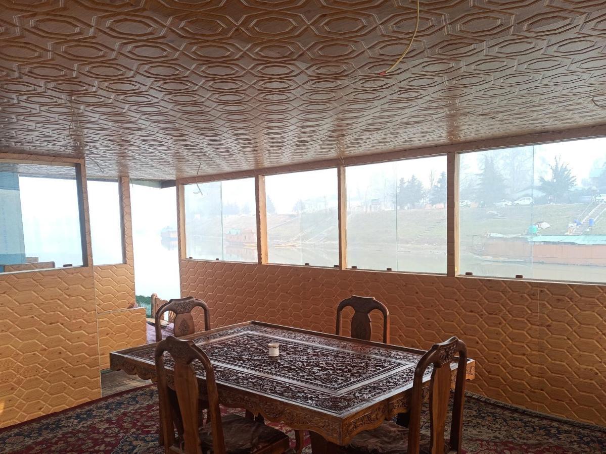 Houseboat Karima Palace Srinagar  Exterior photo