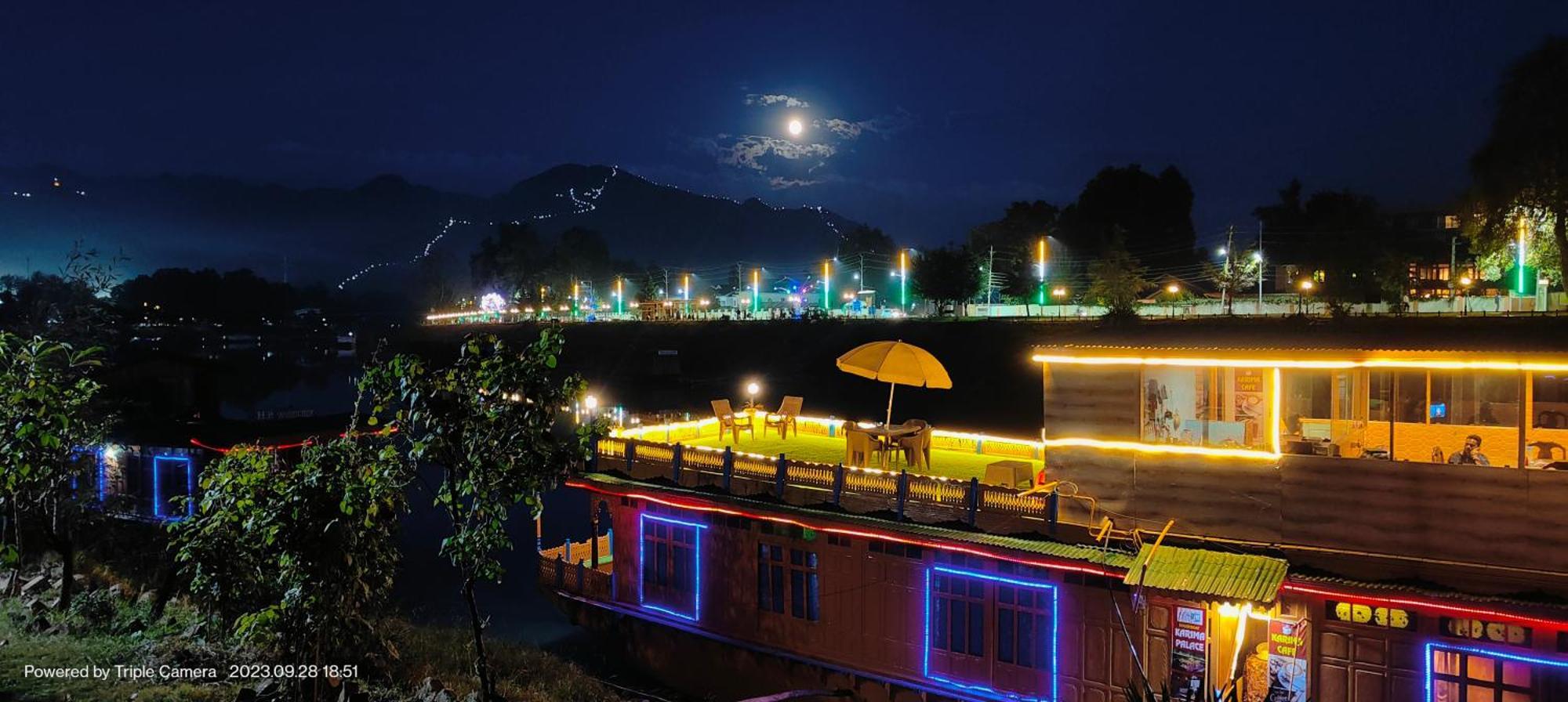 Houseboat Karima Palace Srinagar  Exterior photo
