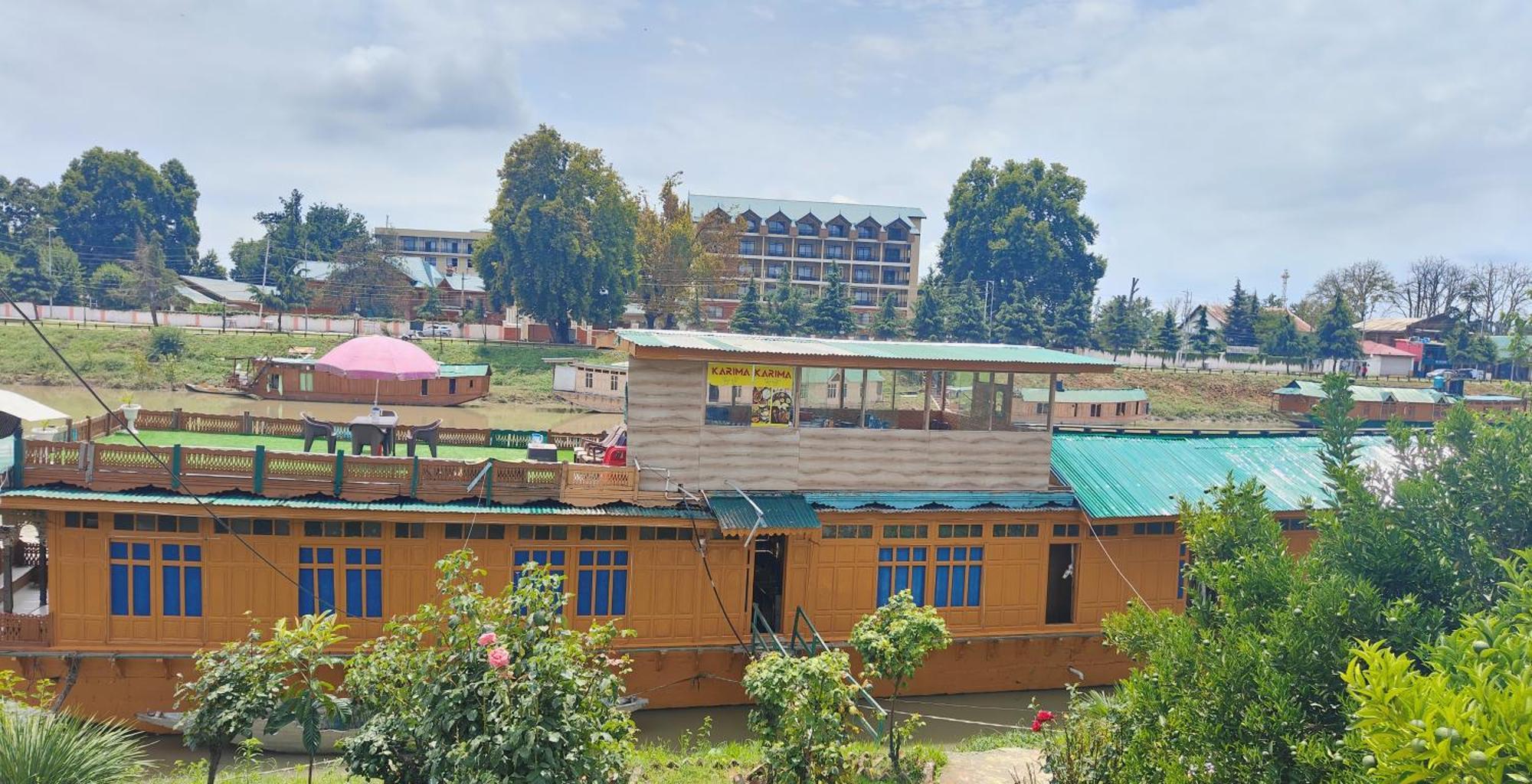 Houseboat Karima Palace Srinagar  Exterior photo