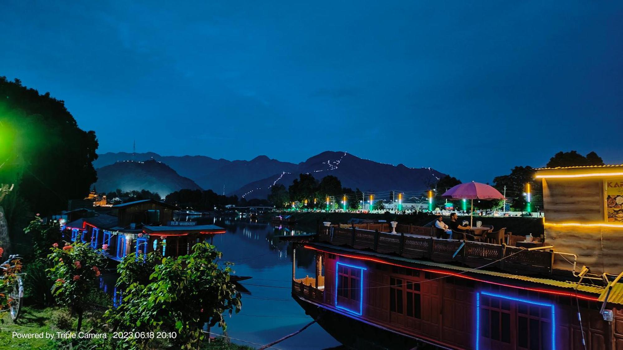 Houseboat Karima Palace Srinagar  Exterior photo