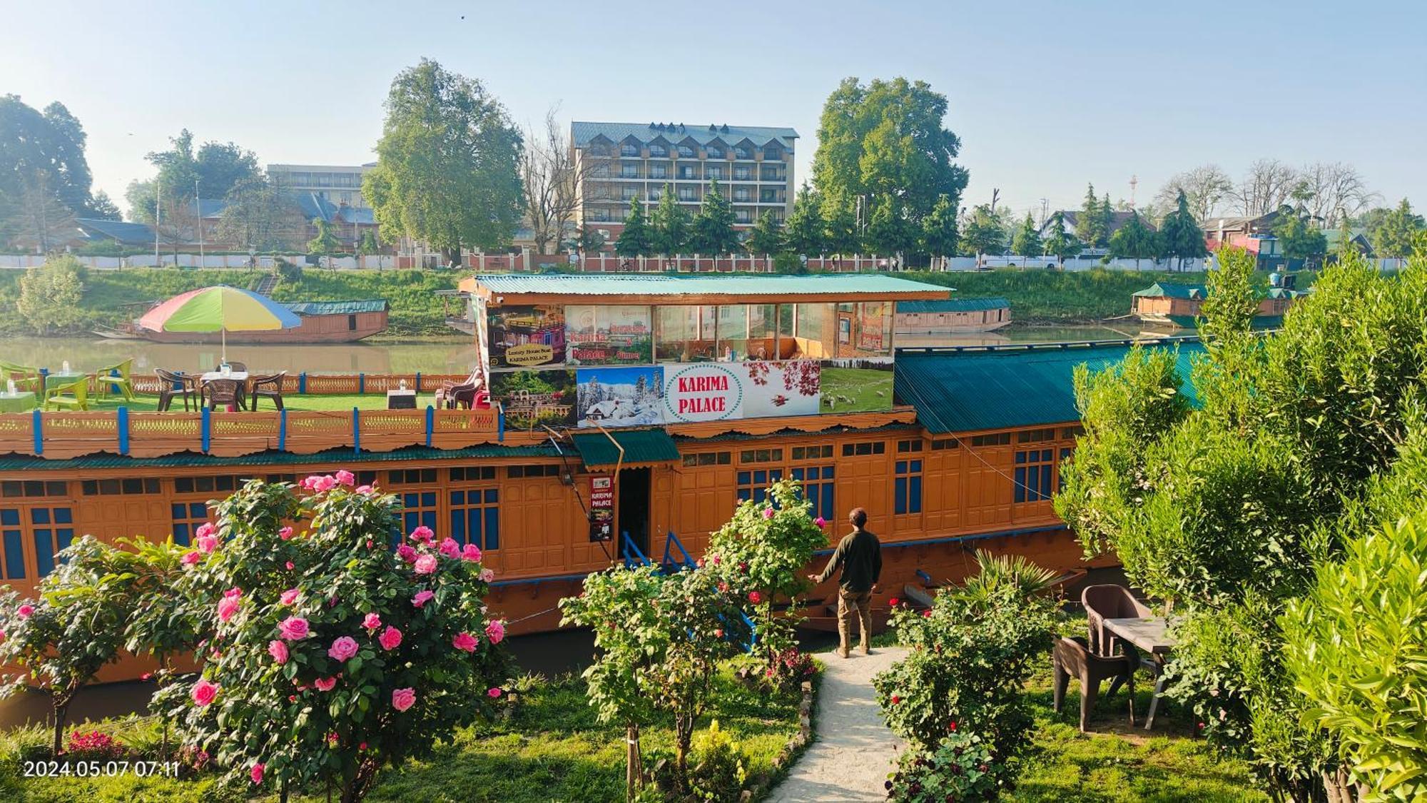 Houseboat Karima Palace Srinagar  Exterior photo