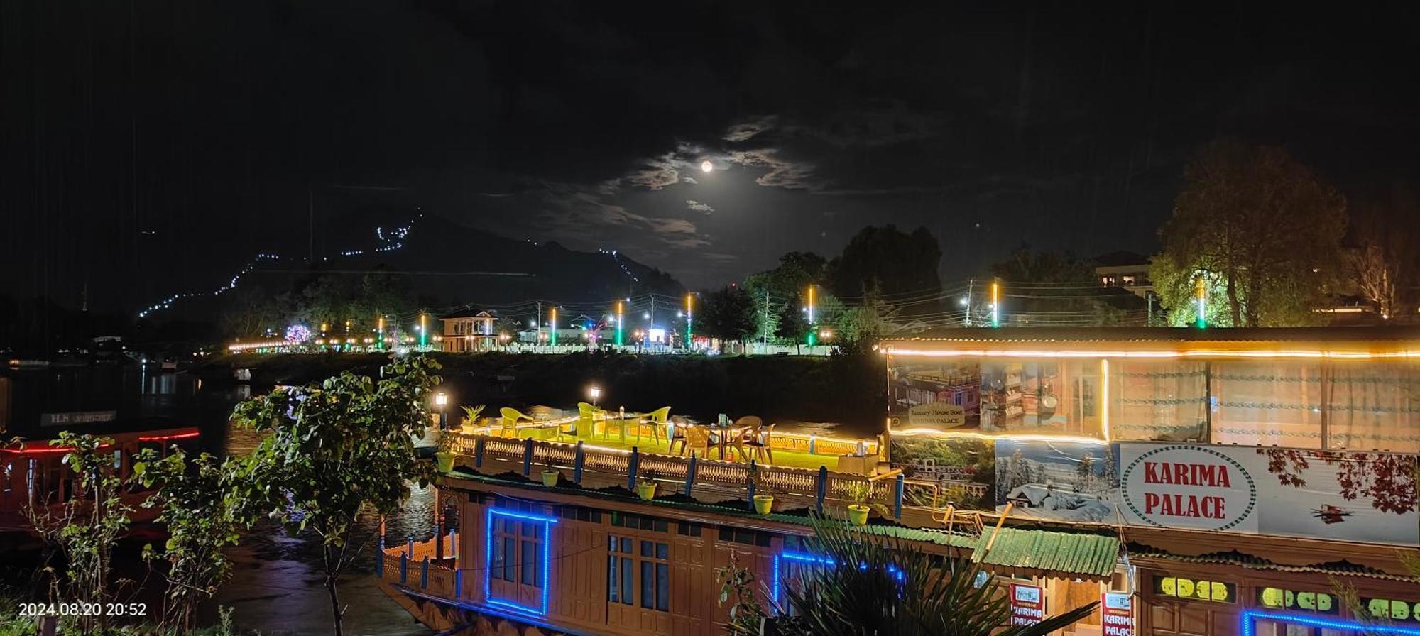 Houseboat Karima Palace Srinagar  Exterior photo